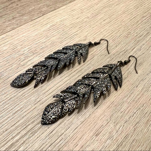 2/$15! 🍀Bundle! Black Metal Feather Earrings - Picture 3 of 4